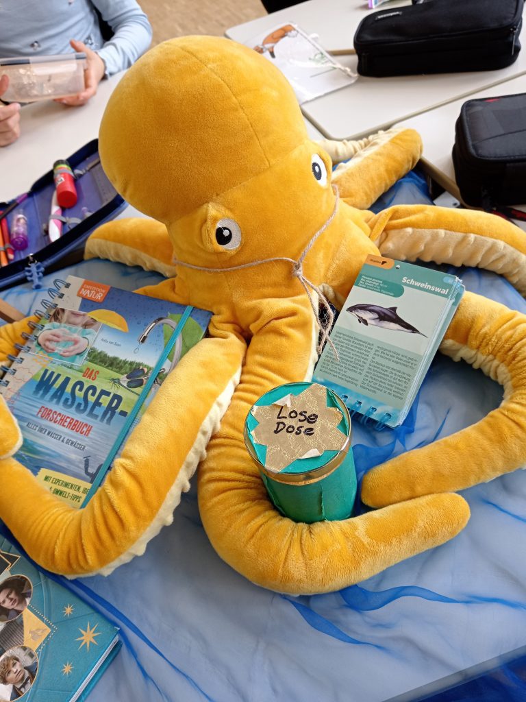 Bunte Korallenbilder der Kinder aus dem 3. Jahrgang